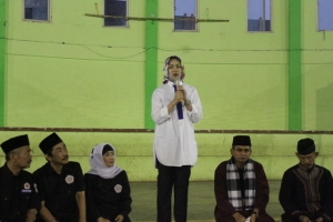  Airin Rachmi Diany saat menghadiri kegiatan silaturahmi keluarga Ikatan Pencak Silat Indonesia (IPSI) cabang Kota Tangsel yang diselenggarakan di Gelanggang Olahraga (GOR) Ciputat, Minggu (6/7). 