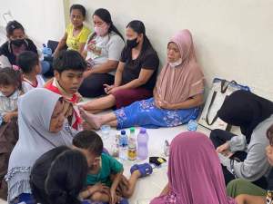 Gerak Cepat, Pemkot Tangerang Evakuasi Warga dari Asap Kebakaran TPA Rawa Kucing