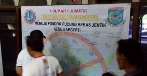 Penandatanganan komitmen bebas jentik di Kelurahan Pondok Pucung, Pondok Aren, Kota Tangsel.