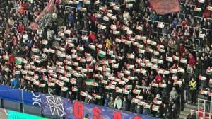 Suporter Osasuna Membentangkan Bendera Palestina dalam Laga Kontra Granada