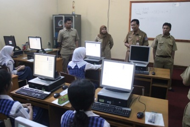 SMPN 4 Tangsel Satu - satunya Pelaksana UN Online di Banten