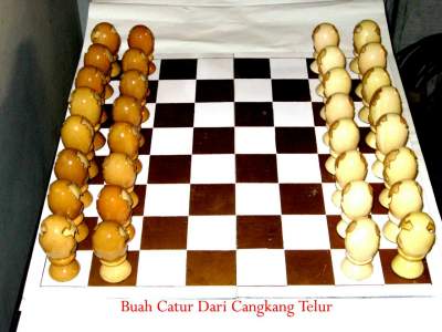 Buah catur cangkang telur. Karya ini salah satu yang akan ditampilkan di pameran Kementerian Lingkungan Hidup dan Kehutanan.