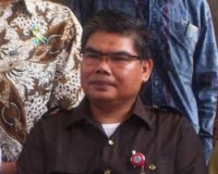 Kasus Alkes Mencuat, Dadang Jarang Ngantor