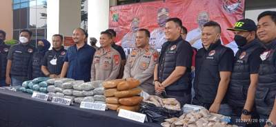 Polres Tangsel Gelar Barbuk 39 Kg Ganja dan Empat Tsk