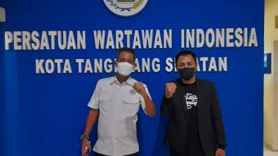 Anggota DPRD Tangsel Drajat Sumarsono dan Ketua PWI Tangsel Ahmad Eko Nursanto.