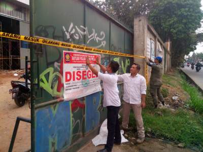 Langgar Perda IMB, Pol PP Tangsel Segel Proyek Bengkel Bubut 