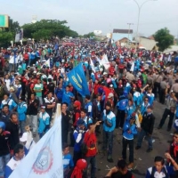 Tuntut Kenaikan UMK, Buruh Turun ke Jalan