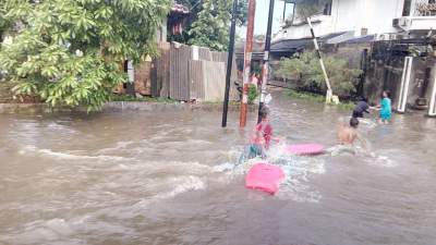 Akses jalan di kawasan perumahan PPI 2 yang dilanda banjir. (Foto istimewa)