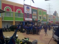 Depok- Partai Nasdem terpaksa kampanye terbuka di depan Kantor karena di lapangan Merah diusir pemilik lahan.