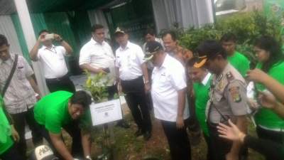 PT Jasa Marga tanam pohon untuk penghijauan di Kota Tangerang