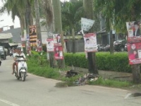 Pdk Aren- Atribut Caleg Dan Bendera Parpol Kembali Marak Di Pondok Aren