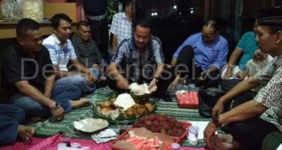 Potong Tumpeng Warnai Tasyakuran Sekretariat LAJK Tangsel