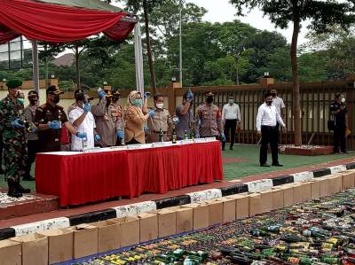 Polres Tangsel Musnahkan Ribuan Miras, Airin Harap Tetap Tegas Berantas Peredaran Miras