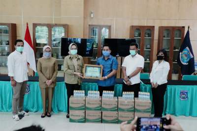 Pemkot Terima Bantuan 2000 Handsanitezer dari Hipmi Tangsel