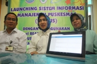 Walikota Tangsel, Airin Rachmi Diany saat meluncurkan program Simpus di Puskesmas Pondok Betung, Pondok Aren