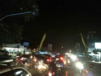 Depok- Suasana macet di Perempatan Kelapa Dua, Depok,Selasa(25/2)