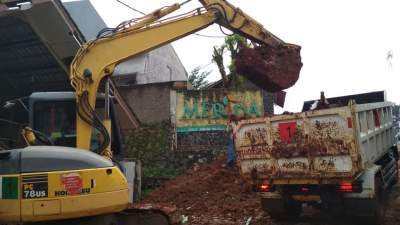 Gedung SD Di Pamulang Tertimpa Truk Tanah, Dindik Tangsel : PT Wika Siap Ganti