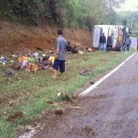 Bus Rombongan Asal Tangsel Terbalik di Subang