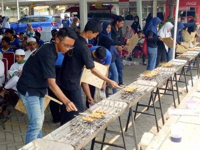 Wali Kota Tangsel Ikut Nyate Bareng 1.000 Anak Yatim