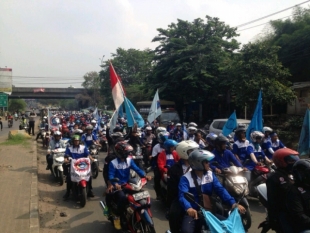 Desak UMK 2016 3,3 Juta Ribuan Buruh Seruduk Gubernur Banten