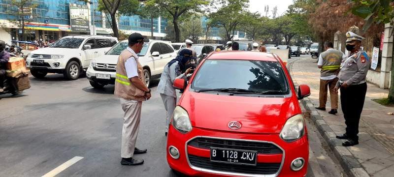 Bantu Naikan PAD, Samsat Serpong Dikawal Polres Tangsel Gelar Razia Pajak Kendaraan