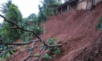 Tanah retak dan longsor, 508 warga diungsikan