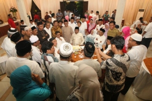 Oesman Sapta Bukber Bersama Warga Rantau Sulit Air