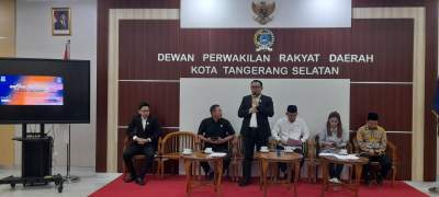 Wakil Ketua DPRD Tangsel, Wanto Sugito dan Komisi l saat menggelar coffee morning bersama Wartawan Pokja DPRD.