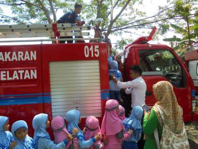 kunjungan anak TK di Kantor Damkar Tangsel.