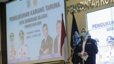 Airin Kukuhkan Karang Taruna Tangsel 2020-2025