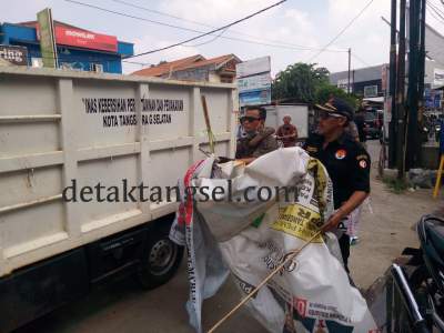 Copot Atribut Pemilu, Trantib Dan Panwas Pondok Aren Tuai Apresiasi Warga