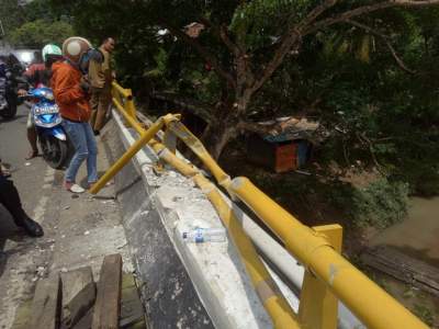 Lokasi kecelakaan truk tercebur di Sungai Cisadane.