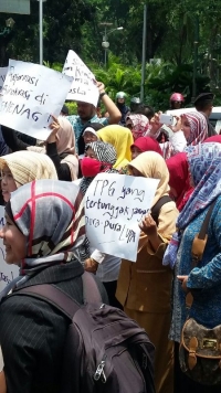 Guru Madrasah Jawa Barat Geruduk Kantor Kemenag