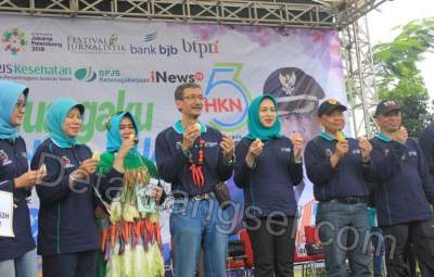 Direktur RSU Kota Tangsel dr.Suhara Manulang M.Kes bersama Walikota Tangsel Airin Rachmi Diany saat HKN ke-53 di Tandon Ciater, Serpong.