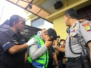 Tipu Warga, Polisi Gadungan Di Ringkus