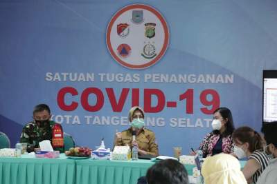 Airin Lakukan Evaluasi Penanganan Covid di Tangsel