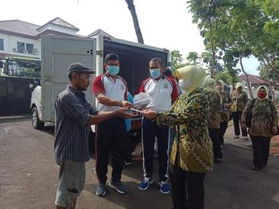 Jumat Berkah, Kejari Kabupaten Tangerang Kembali Bagikan Masker