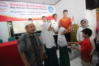 Sinarmas World Academy (SWA) Salurkan 11.500 Buku Tulis