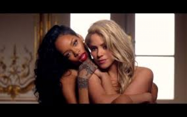 Penampilan Rihanna dan Shakira Woooooh