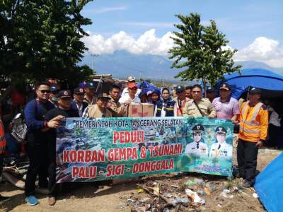 Walikota Tangsel Serahkan Bantuan Rp 780 juta untuk Palu