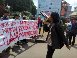 Mahasiswa Unjuk Rasa, Anggap Kampus Inkonsisten