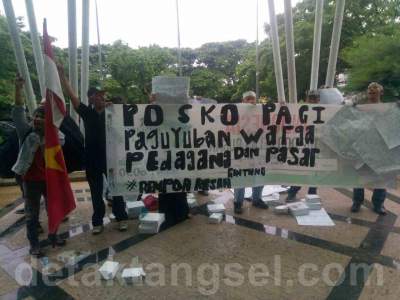 Pasar Gintung Mau Digusur, Puluhan Pedagang Gruduk DPRD Tangsel