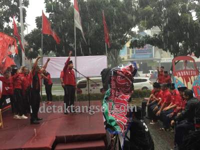 Dibawah Guyuran Hujan, Gagarin Bakar Semangat Banteng Tangsel