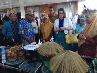 Bule Cantik Kenalkan Budaya Australia