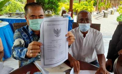 Pemilik lahan rumah makan Saung Babeh, Abdullah Serin dan pemilik lahan lainnya, Moh Saleh Asnawi.