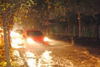 Banjir Datang Lalu Lintas Tersendat