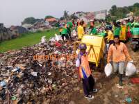 Pembersihan Tumpukan Sampah Di Pinggir Rel Kereta Api Sudimara Terkendala Akses Masuk