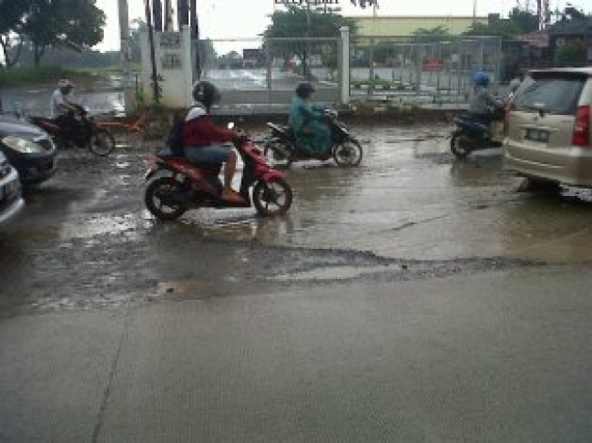 Jalan Rusak dan Macet, Pemerintah Cuek Bebek