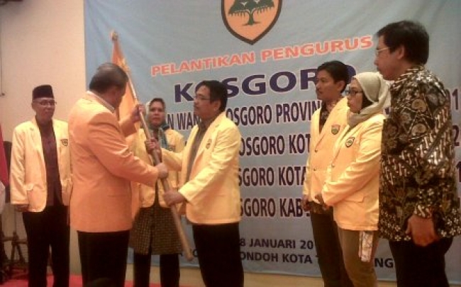 Tangerang- Ketua Pusat Hayono Isman melantik pengurus Kosgor se Banten Periode 2013-2018.Sabtu (18/1)dt