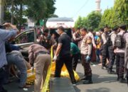 Ada Mayat Dalam Mobil Parkir di Depan Pasar Dolopo Madiun